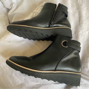 Clarks Cloudsteppers Women’s Sharon Spring Leather Wedge Booties Size 8